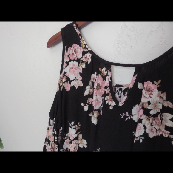 Gypsies & Moondust Cold Shoulder Top Size M - Picture 6 of 8